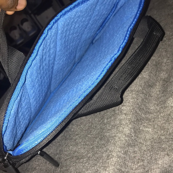 HPChromebook 11 G5,charger,portable case included - Picture 6 of 7